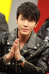 高清组图：SJ-M做客争开微博 玩转网络流行语