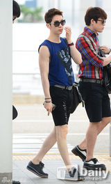 组图：2AM刘胜宇赴美参加《M COUNTDOWN》特辑