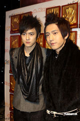 幻灯：群星聚首慈善晚会 张信哲李霄云等爱心献唱