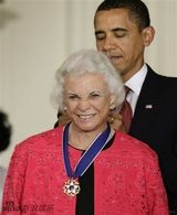 幻灯图集：奥巴马颁发自由勋章 第一位黑人奥斯卡影帝获奖
