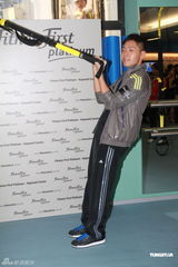 组图：任达华自曝机场遇炸弹 杨爱瑾望健身练线条