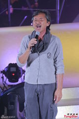 组图：露云娜贾思乐联合开唱 林子祥现身助阵