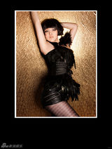 组图：刘筱筱脱变黑天鹅写真 短发造型惊艳四座