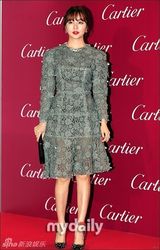 组图：金喜善亮相发型老气 尹恩惠镂空装魁梧