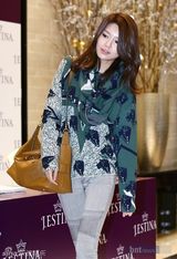 组图：韩国女团少女时代出席代言品牌粉丝签名会