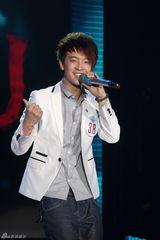 幻灯图：《快男》突围第3场摇滚小子叫板黑面判官