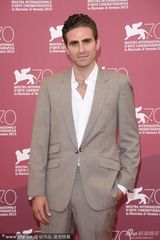 组图：《美狄亚》发布会 凯特琳娜秀性感乳沟