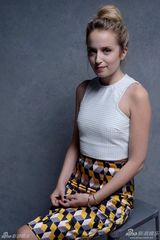 组图：《F字头》拍写真 丹尼尔佐伊甜蜜合影