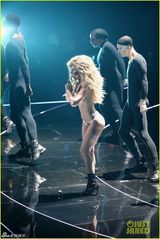 组图：MTV颁奖礼Gaga快速变装 水果姐变拉拉队