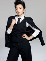 组图：小陶虹拍中性西装写真 展现御姐范儿