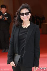 组图：方逸华跪拜邵逸夫 刘德华张学友致祭