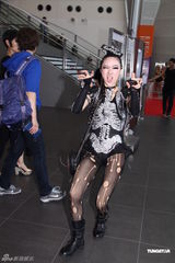 组图：Lady GaGa香港开场 圈中艺人集体朝圣