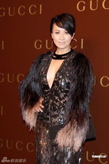 组图：郭富城出席时装展略显臃肿 刘嘉玲穿露背礼裙