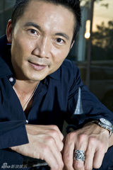 幻灯图：邹兆龙现身时尚杂志 型男魅力尽显魅惑