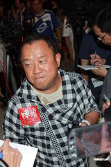 组图：柯有伦携《阵头》杀到香港 张学友曾志伟撑场