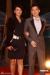 幻灯：香港金像奖颁奖红毯 张家辉霍汶希携手亮相