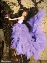 组图：滨崎步新娘装似芭比 爆乳装上围丰满