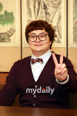 组图：文熙俊将主持《食神远征队2》 携手申智