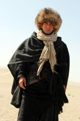 组图：《射天狼》拍摄正酣 任天野演绎大漠英豪