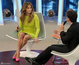 组图：詹妮弗-洛佩兹绿裙搭配粉色高跟鞋亮相