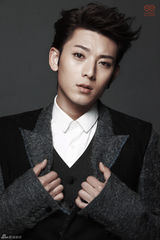 组图：陈翔《漂》夺年度销量冠军 贺岁写真出炉