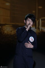 幻灯图：《快男》突围第3场摇滚小子叫板黑面判官