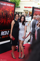 组图：《赤焰战场2》首映 威利斯陷三角恋