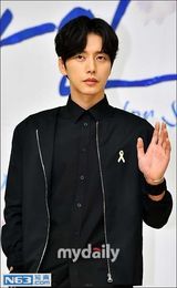 组图：张亮演韩剧牵手朴海镇 李钟硕黑西装帅气