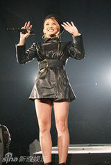 组图：众星献唱东京时尚秀 幸田来未少女时代比人气