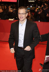 组图：《应许之地》首映 简-方达穿皮草助阵