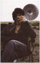 幻灯图：朴龙河生前帅气写真 阳光笑容温暖众人