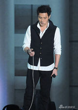 幻灯图：张东健李秉宪宋承宪元彬四大天王日本聚首