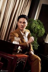 组图：丁子峻时尚大片演绎花漾美男