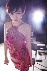 组图：郑宜涵豹纹写真秀酥胸眼神迷离