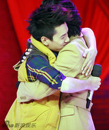 组图：俞灏明回归《天天向上》展露阳光笑容