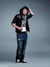 组图：韩庚拍摄秋季型男大片 称新专辑已在筹备