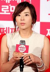 高清图：崔江熙李善均出席《吝啬罗曼史》发布会