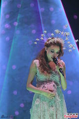 组图：容祖儿个唱落幕 甜蜜宣告刘浩龙一路相伴