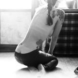 组图：俄罗斯个性美女纹身摄影师性感写真