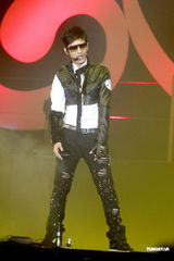 高清组图：黄晓明香港性感开秀 无惧广东话不标准被