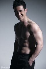 组图：奇道古铜肌肉写真彰显男人健硕魅力