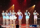 组图：韩女团APink出演《美丽的演唱会》展动感舞台