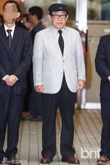 组图：韩国老牌演员朴容植出殡 生前好友送行