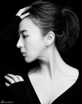 组图：徐飒黑白系写真 展清新魅惑双重魅力