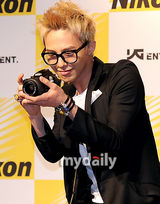 组图：BigBang与2NE1等出席YG与相机品牌签约仪式