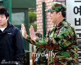 组图：SuperJunior强仁今日退伍 利特等到场祝贺