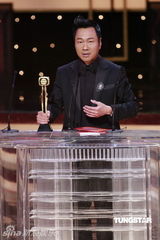 高清组图：黎耀祥荣膺视帝 自谦称从未奢望得奖