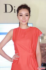 组图：熊黛林学会珍惜跟前人 穿平底鞋否认有喜