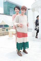 组图：商天娥与滕丽名闹不和 互不相让不愿合照