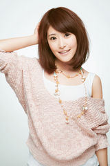 组图：徐子淳发最新写真 香草美人温婉清新